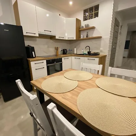 Delux White דירה קונין
