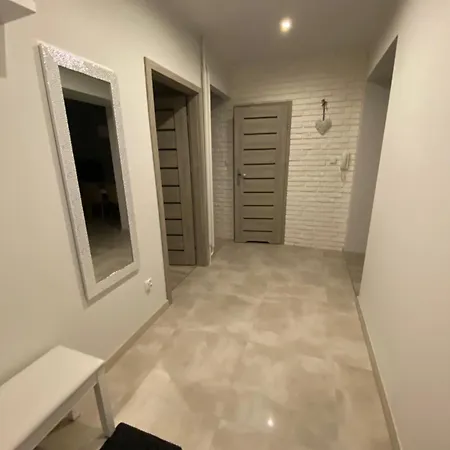 Delux White דירה קונין